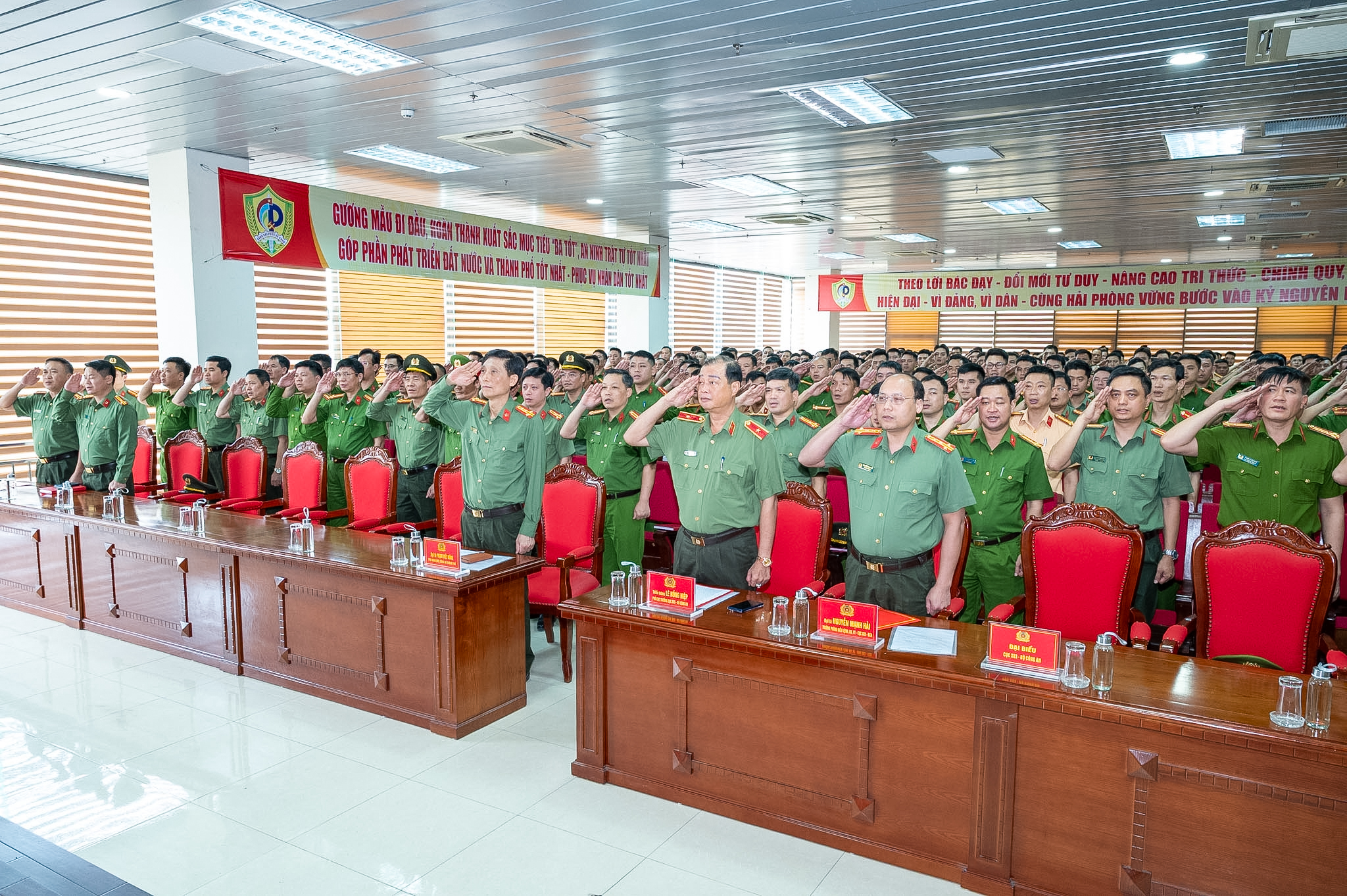 Khai mạc tập huấn Điều lệnh, huấn luyện quân sự,  võ thuật CAND năm 2026